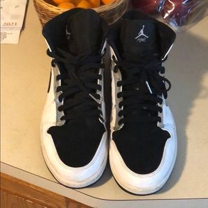 Jordan 1 mod silver black color way